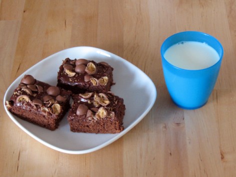 brownies: let frosting set, and serve